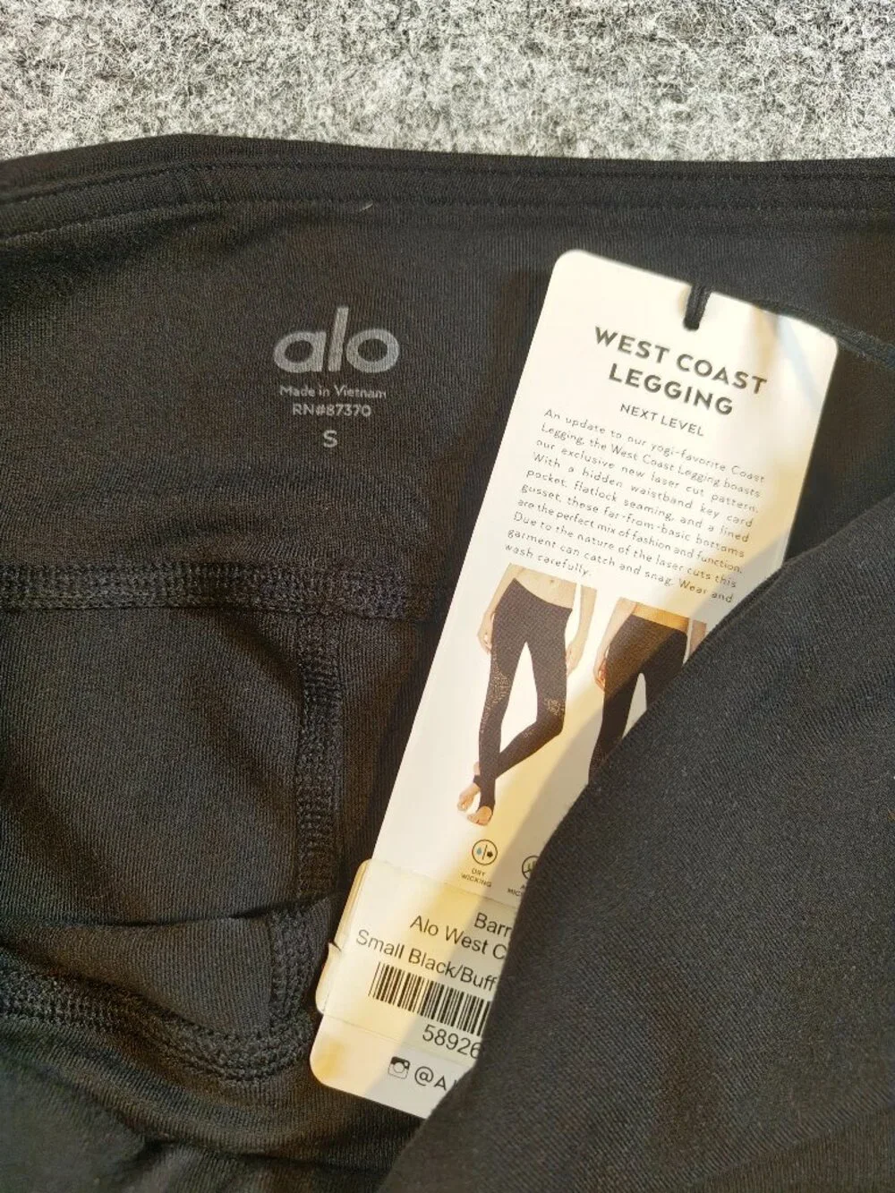 NWT Alo Yoga West Coast Legging – Black Small – Laser Cut Airbrush
